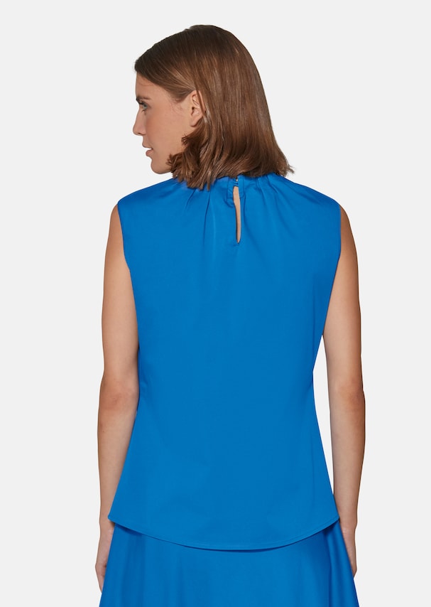 Blouse with pleats at the neckline 2