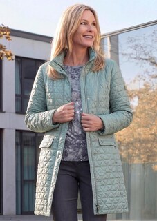 Manteau court matelassée à col droit thumbnail 1