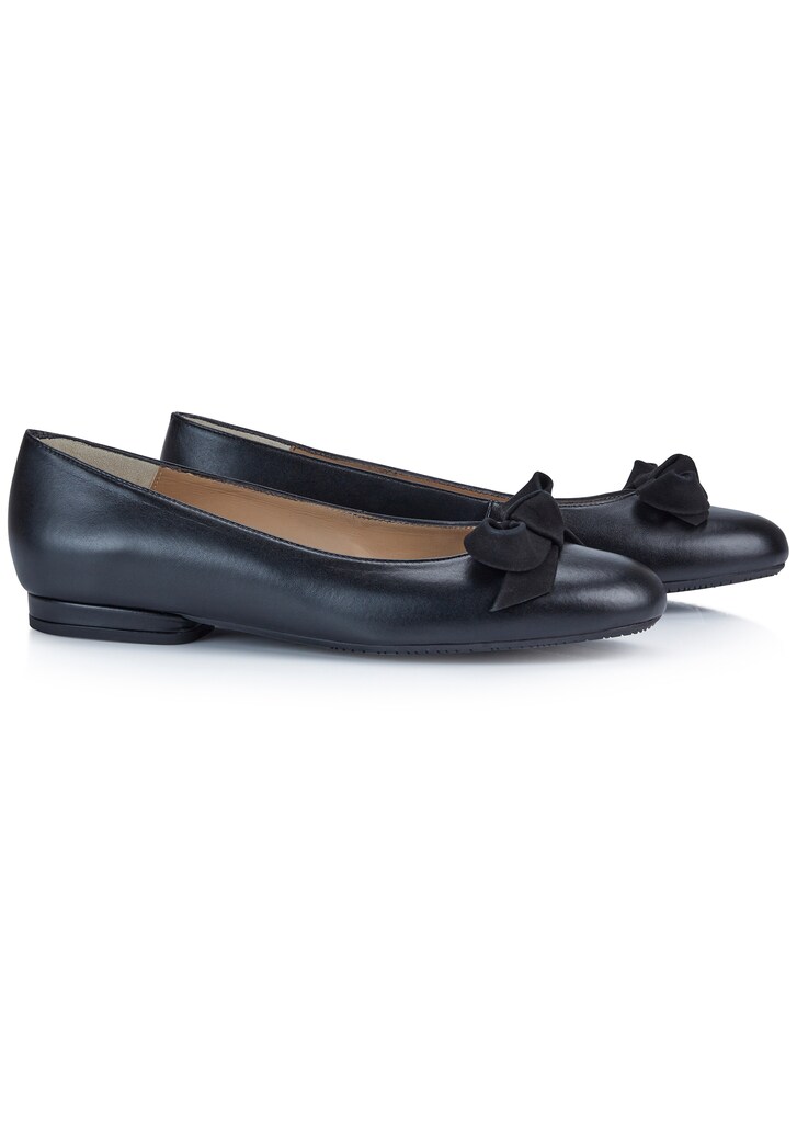 Leather ballerinas with decorative bow