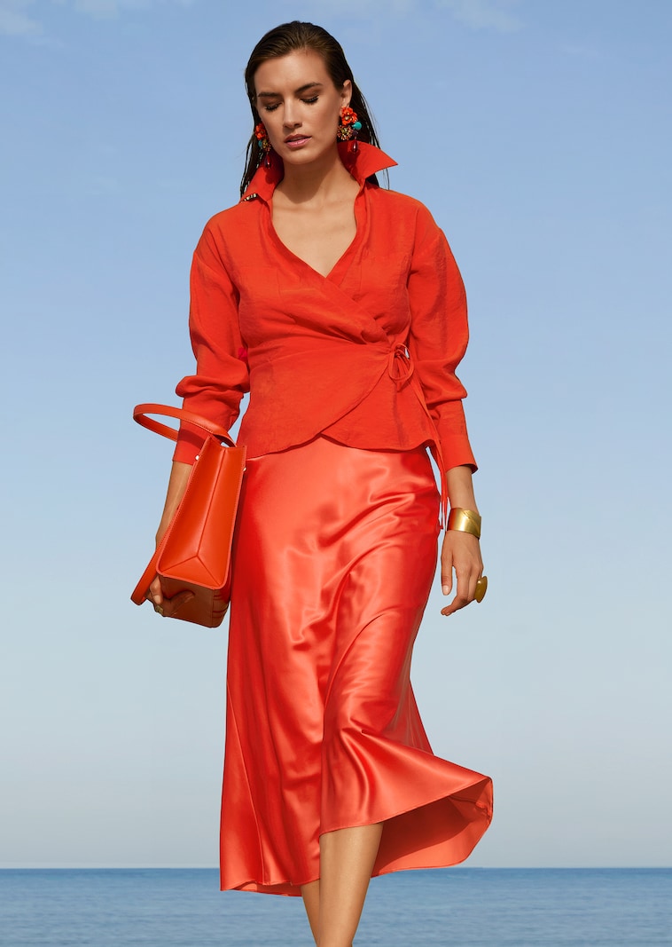 Langer Rock in glanzvoller Optik