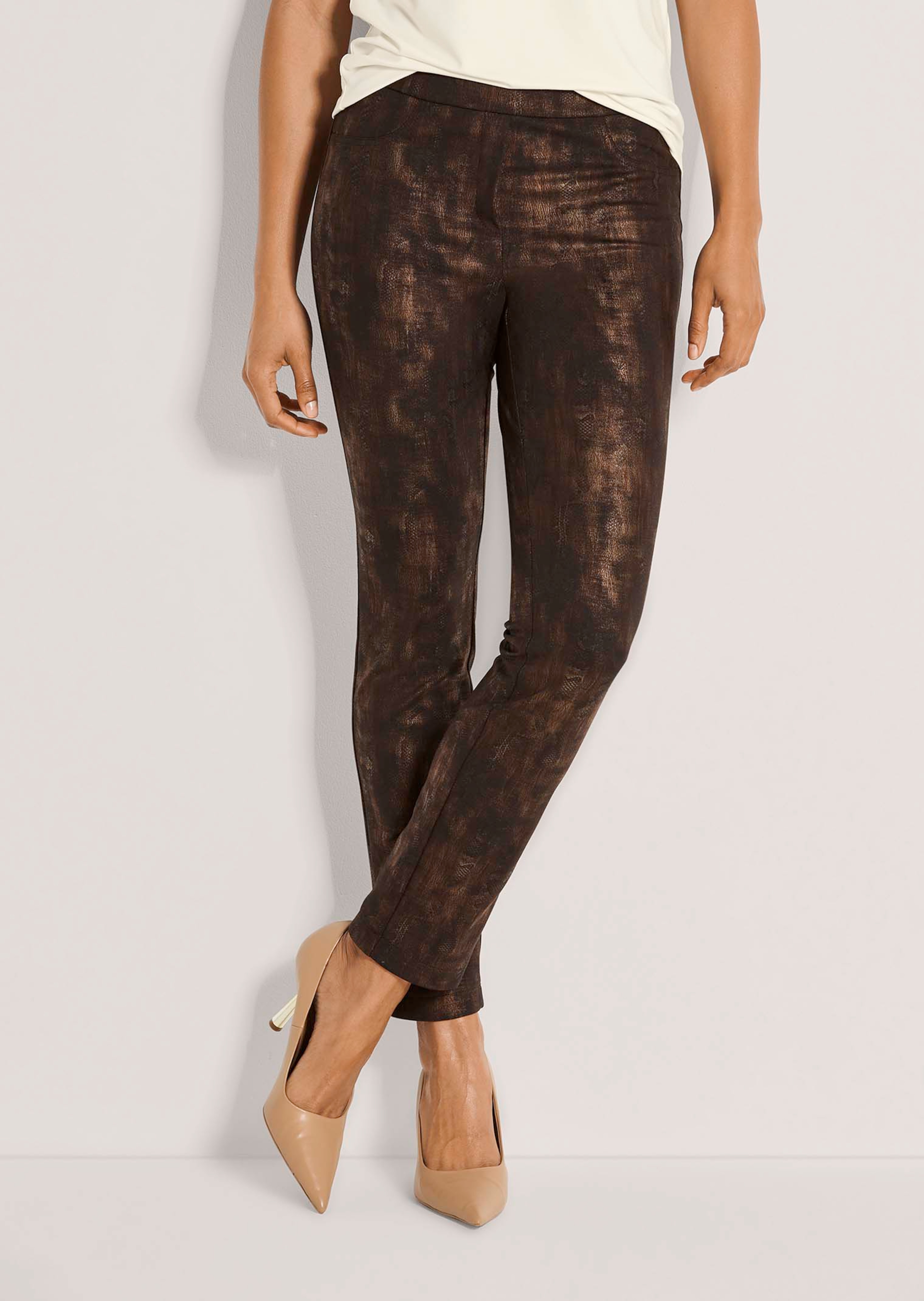 Schmale Hose mit zart glänzendem Animal-Print