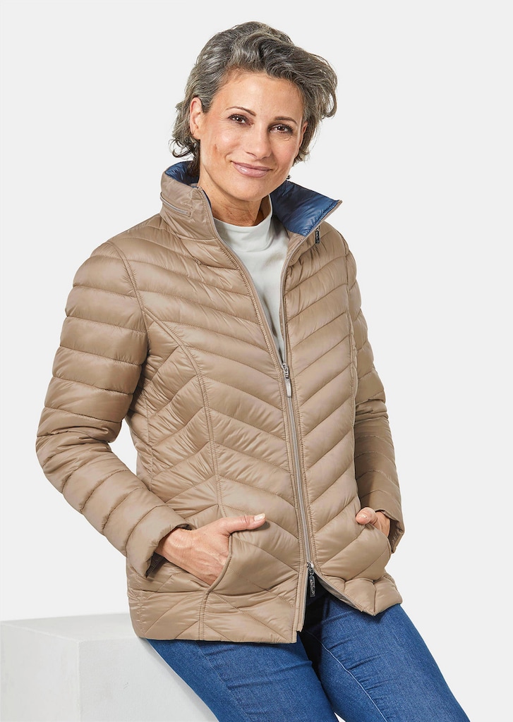 Steppjacke in figurschmeichelnder Optik