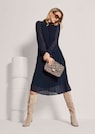 Kurzes Plissee-Kleid mit Stehkragen thumbnail 4