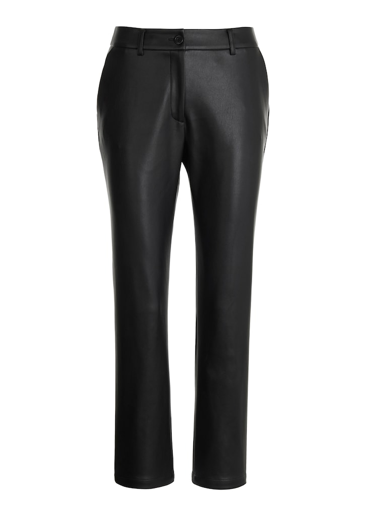 Must-have: faux leather trousers in a chic 7/8 length