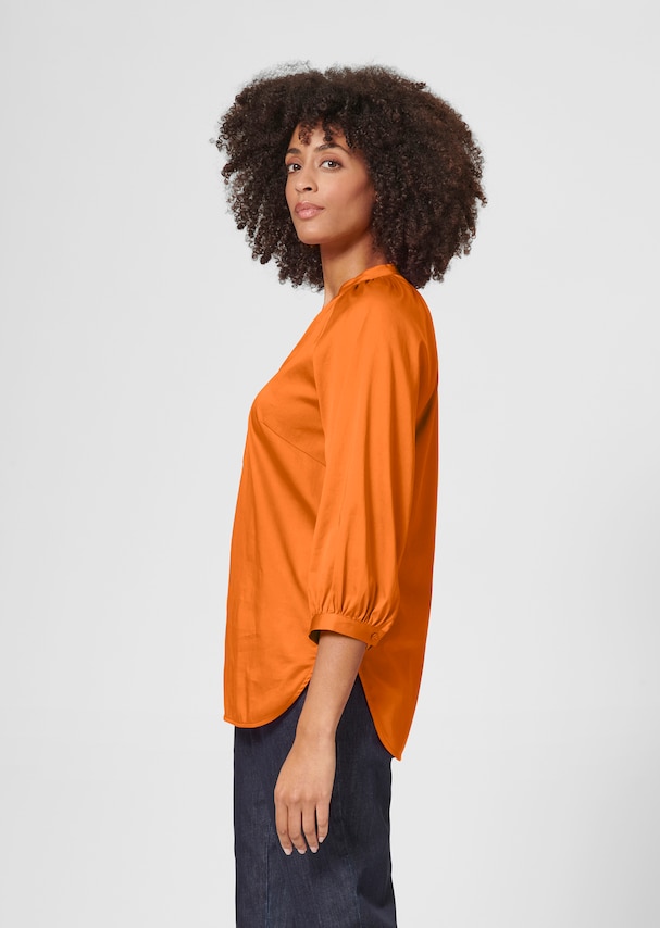 Half-sleeved blouse in a trendy shade 3