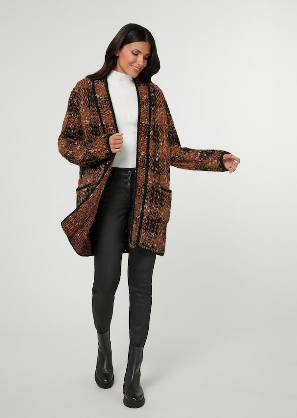 Fastening knitted coat with chequered jacquard 1