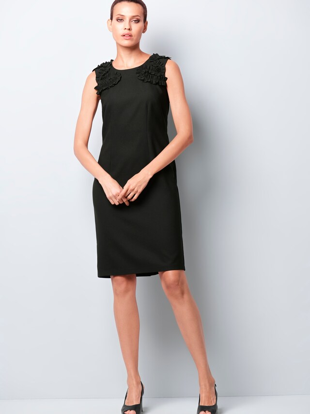 Kleid mit modischer Verzierung 5