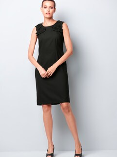 Kleid mit modischer Verzierung thumbnail 6