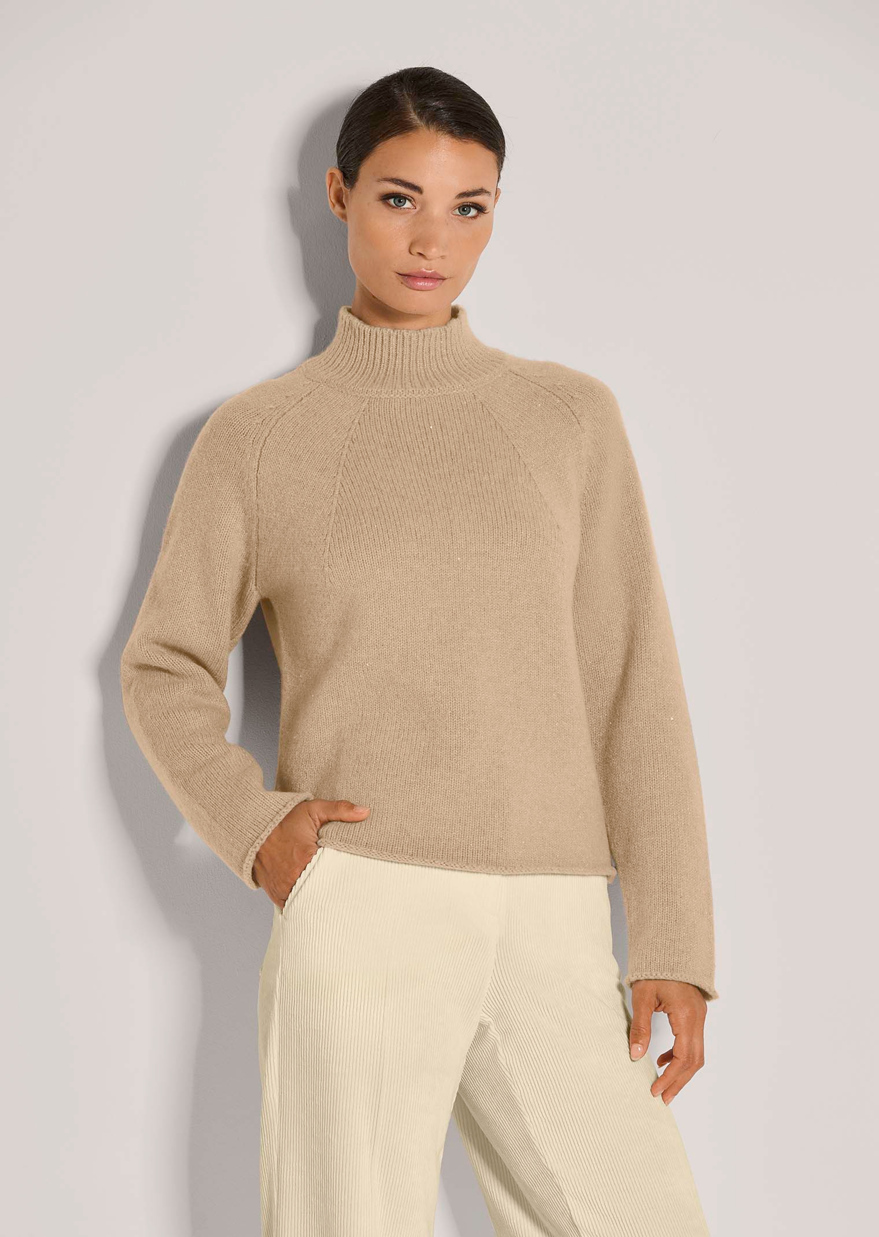 Jumper with shiny effect