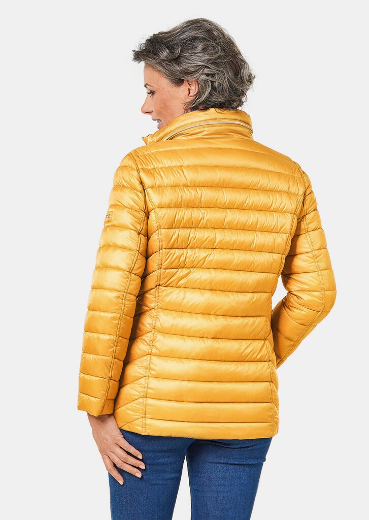 Steppjacke in figurschmeichelnder Optik