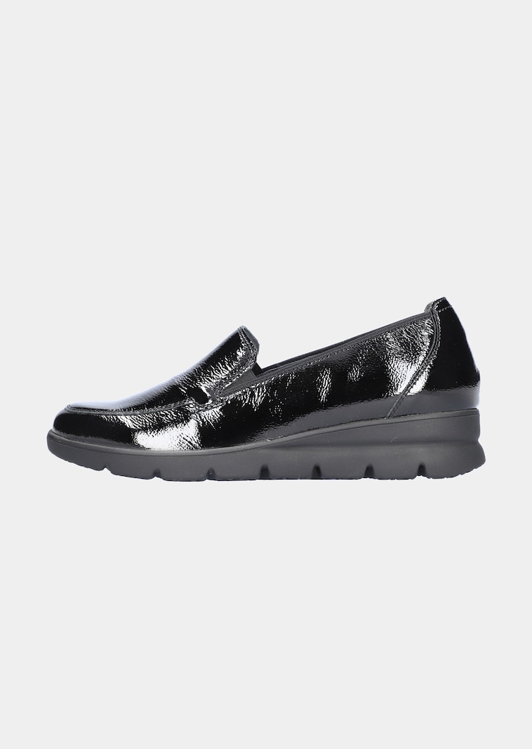 Eenvoudige loafers met glanzende look