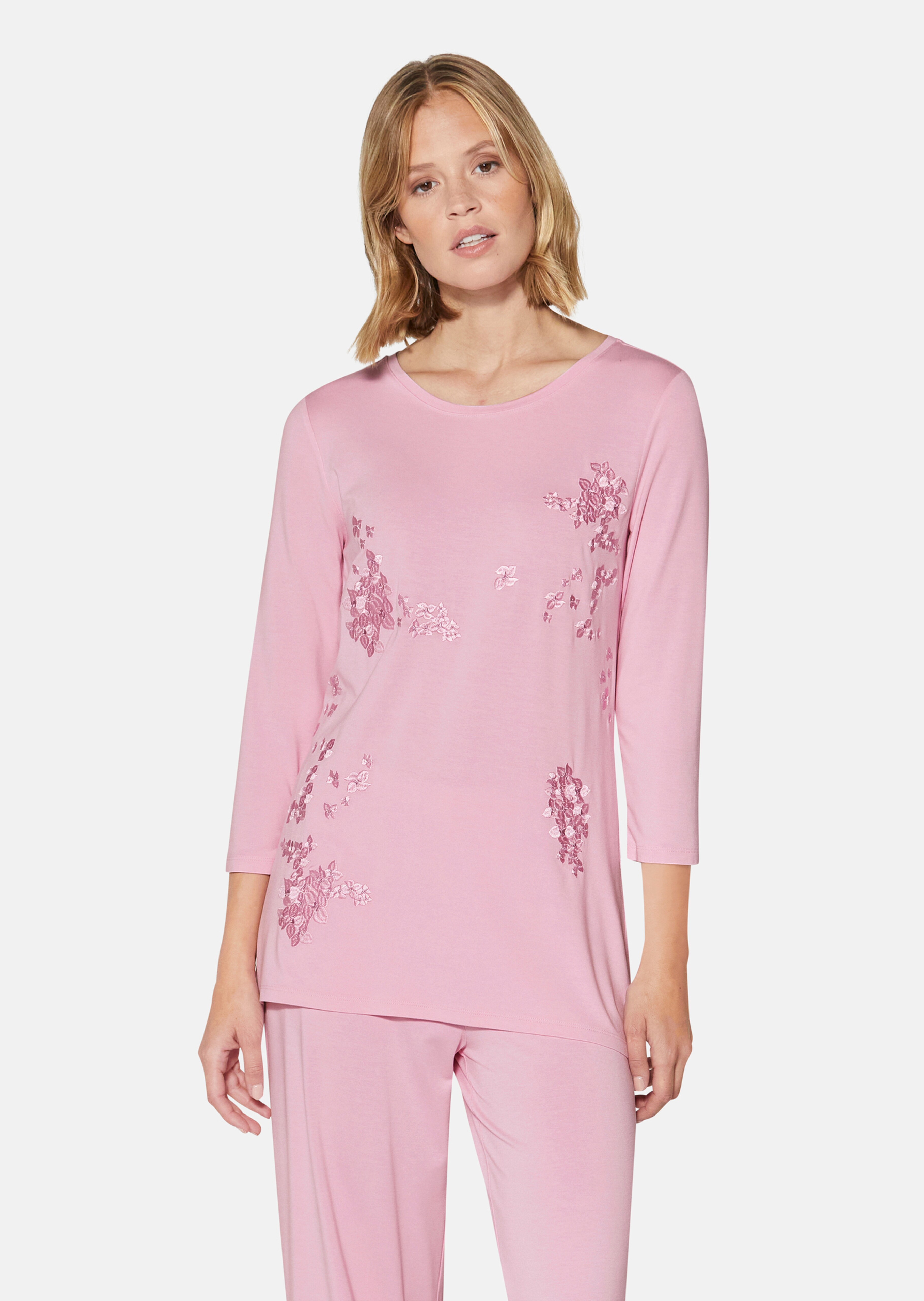 Pyjama mit edler Blütenstickerei