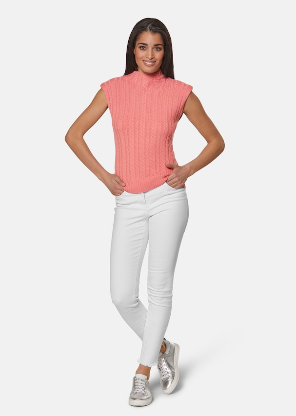 Sleeveless cable knit jumper with stand-up collar 1