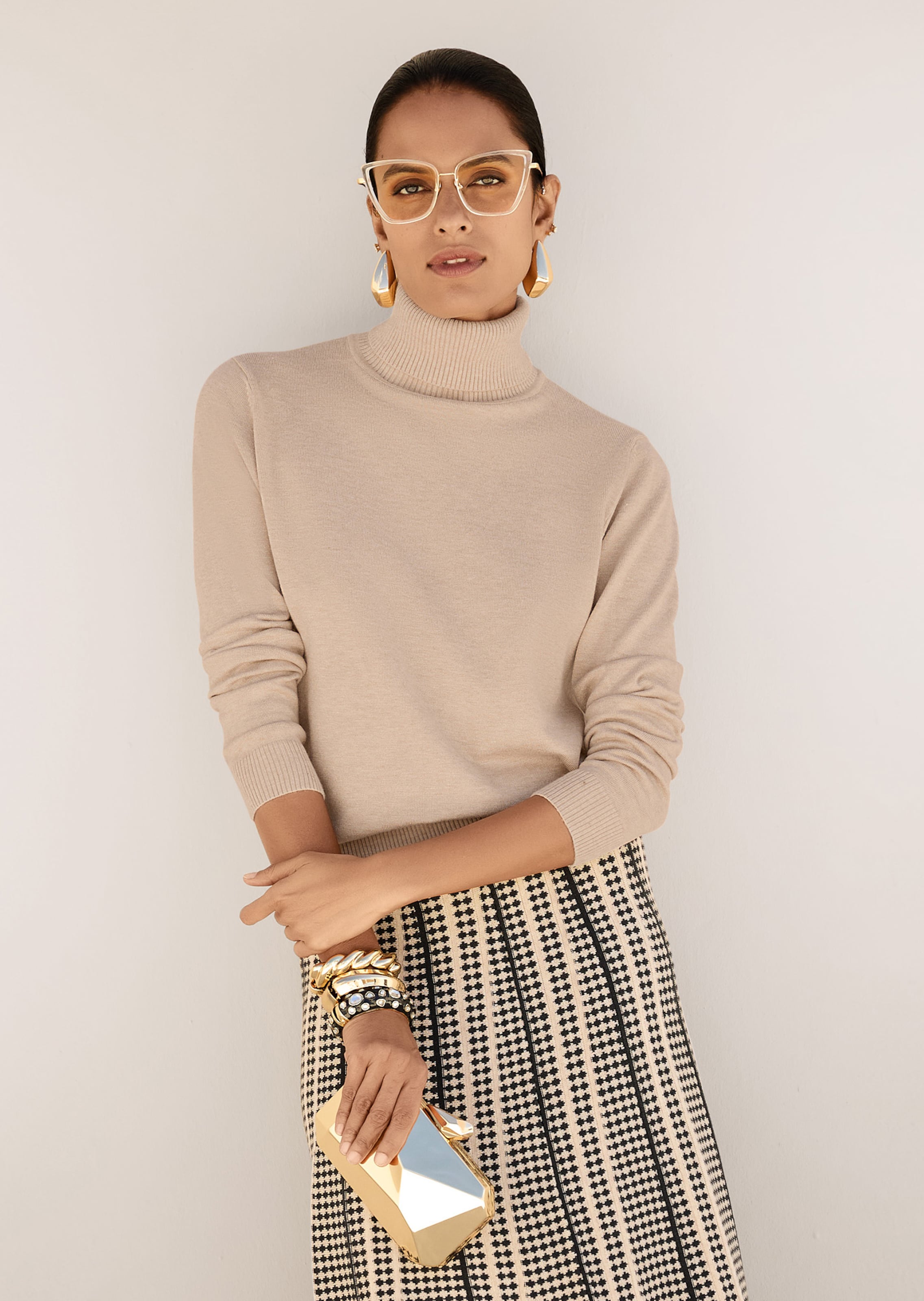 Figurnaher Feinstrickpullover