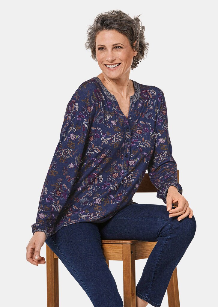 Raffiniertes Druckshirt