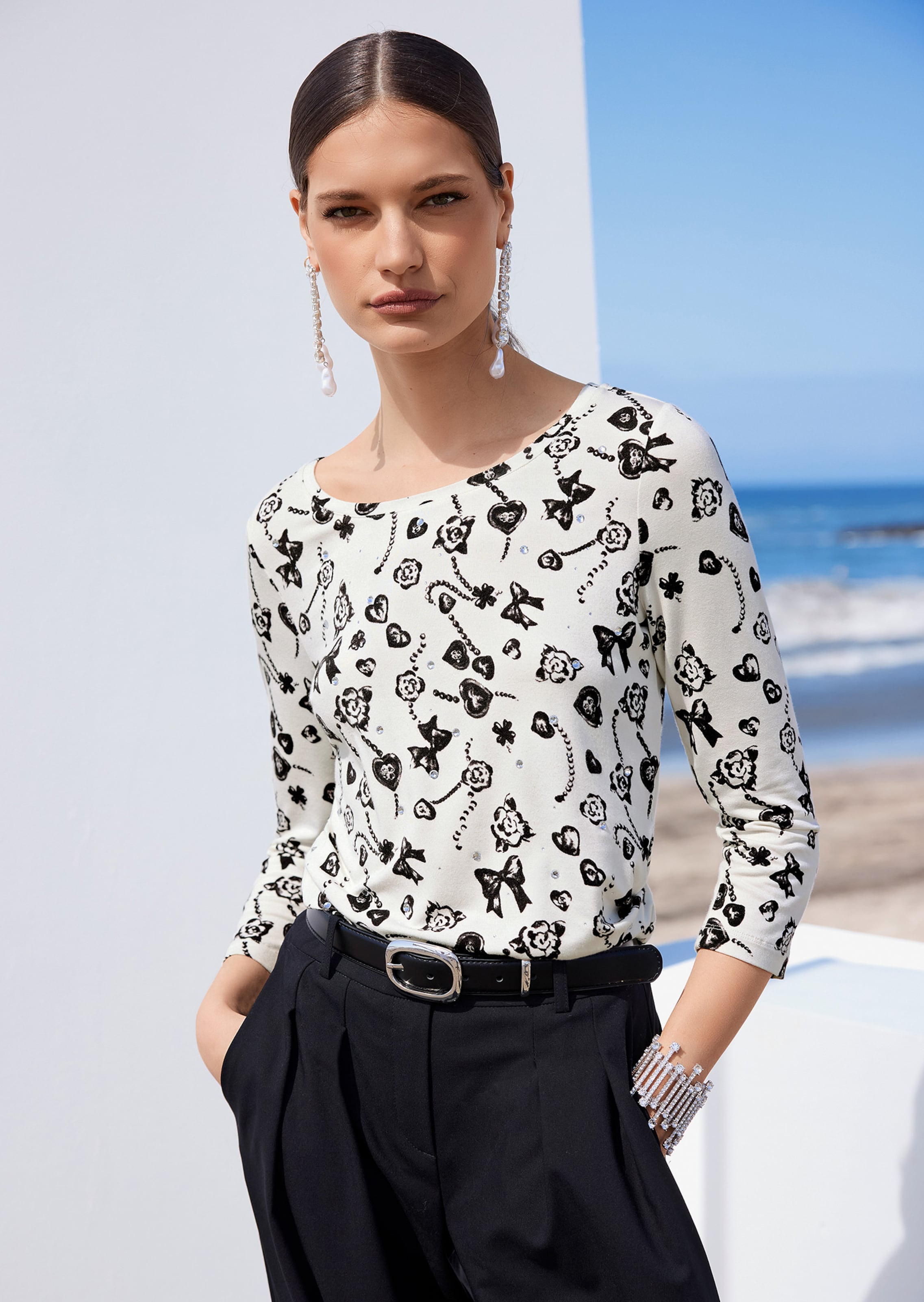 Shirt mit Fantasy-Print und Strass