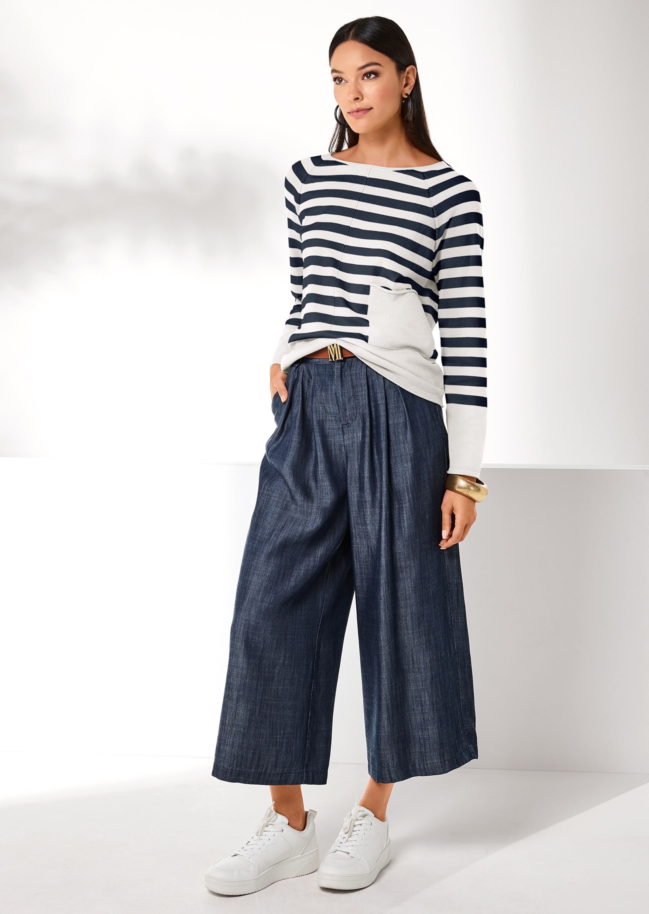 Rundhals-Pullover mit Tasche