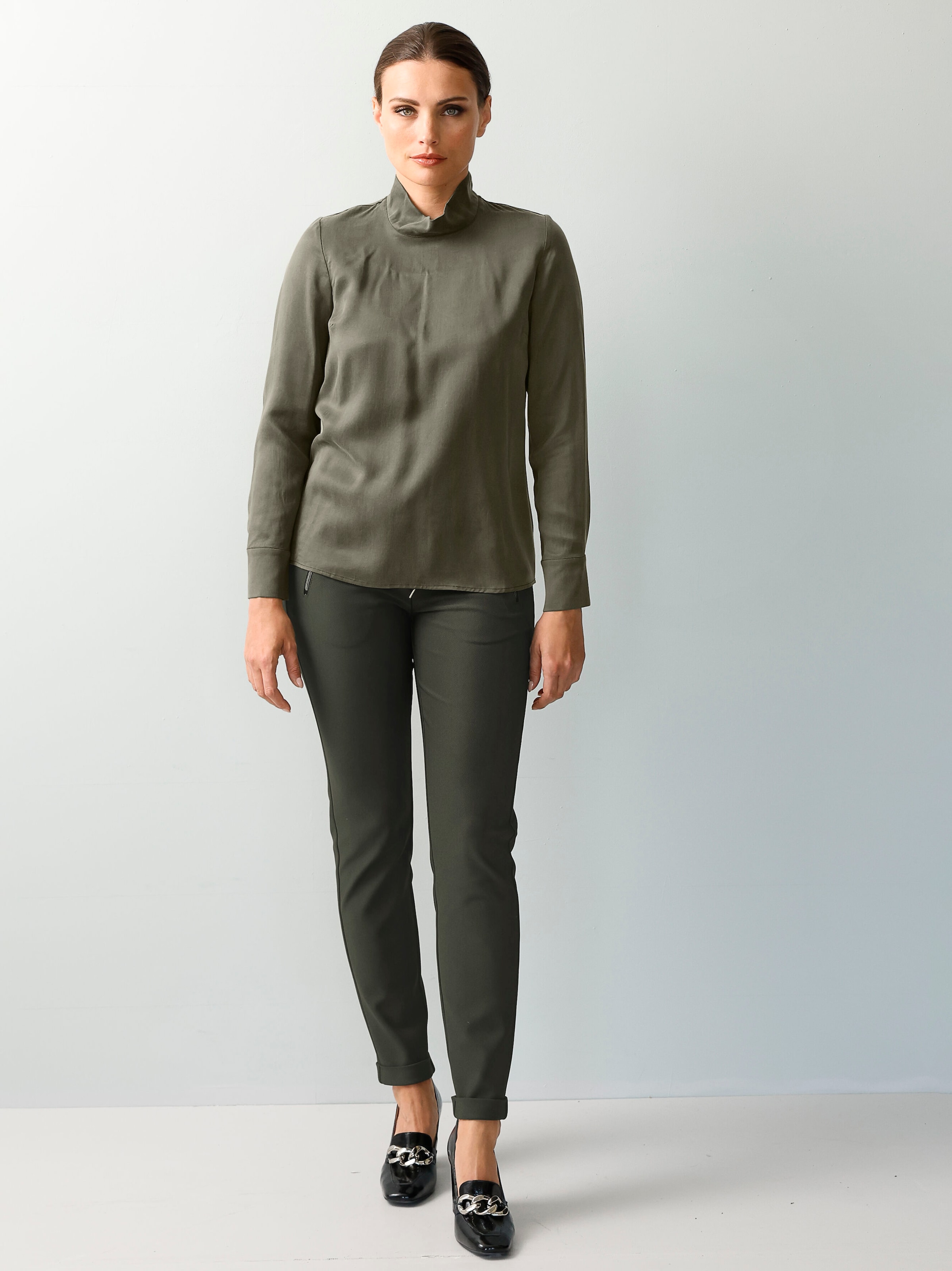 Satinbluse mit Stehkragen