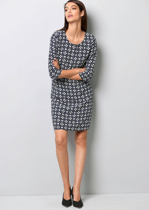 Kleid in gerader Form 6