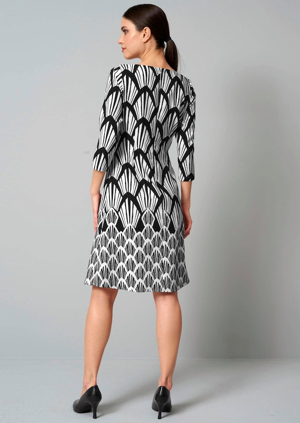 Kleid mit femininen Biesen 2