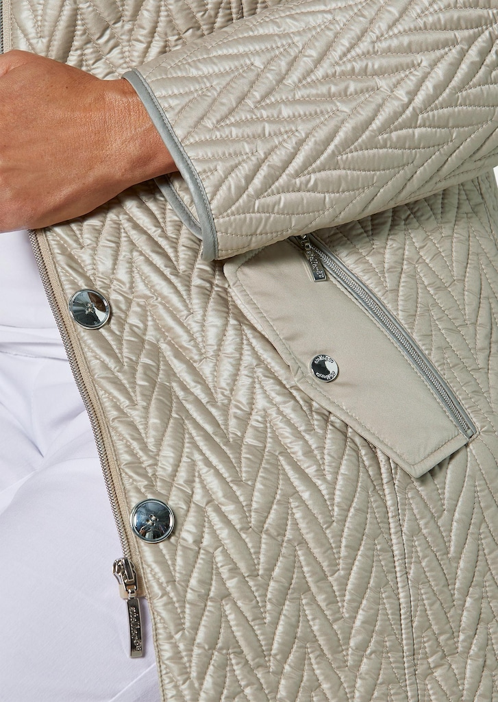 Longjacke mit außergewöhnlicher Steppung