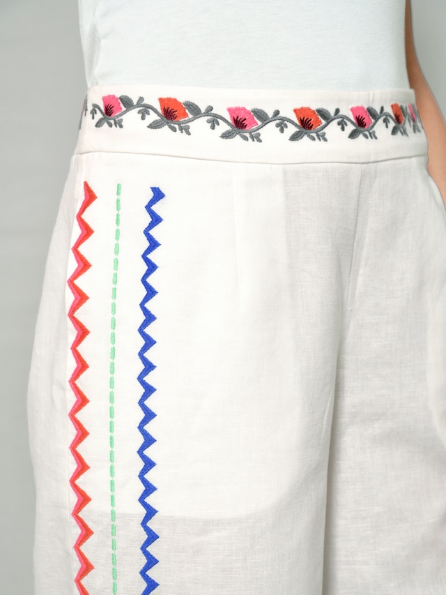 Strandhose mit bunter Stickerei 4