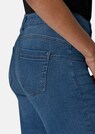 Verkürzte Slim fit-Jeans mit nachhaltiger Baumwolle und Waschung thumbnail 5