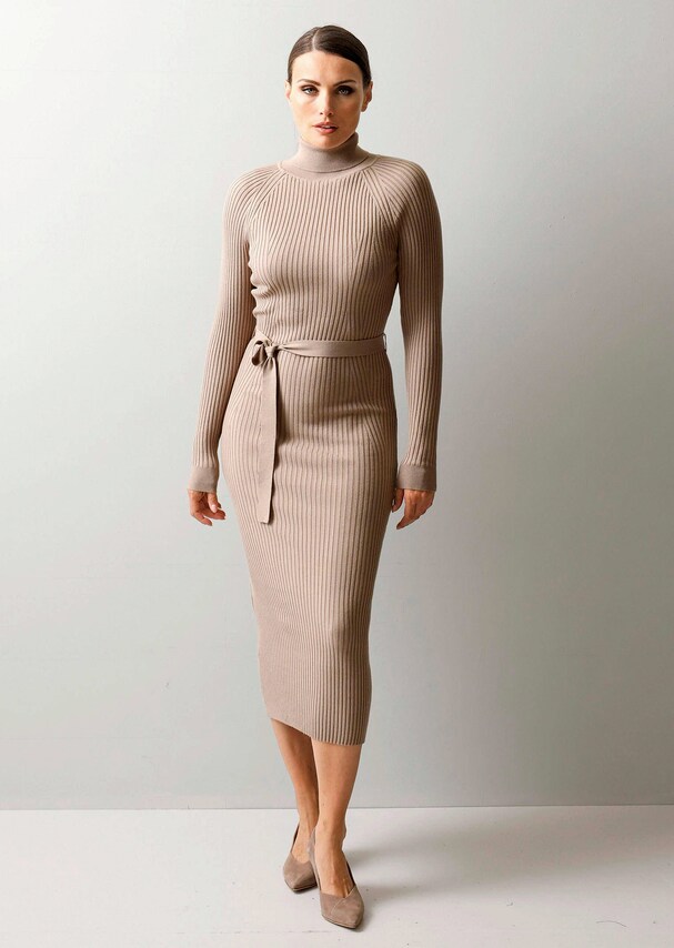 Strickkleid mir abnehmbarem Bindegürtel 1