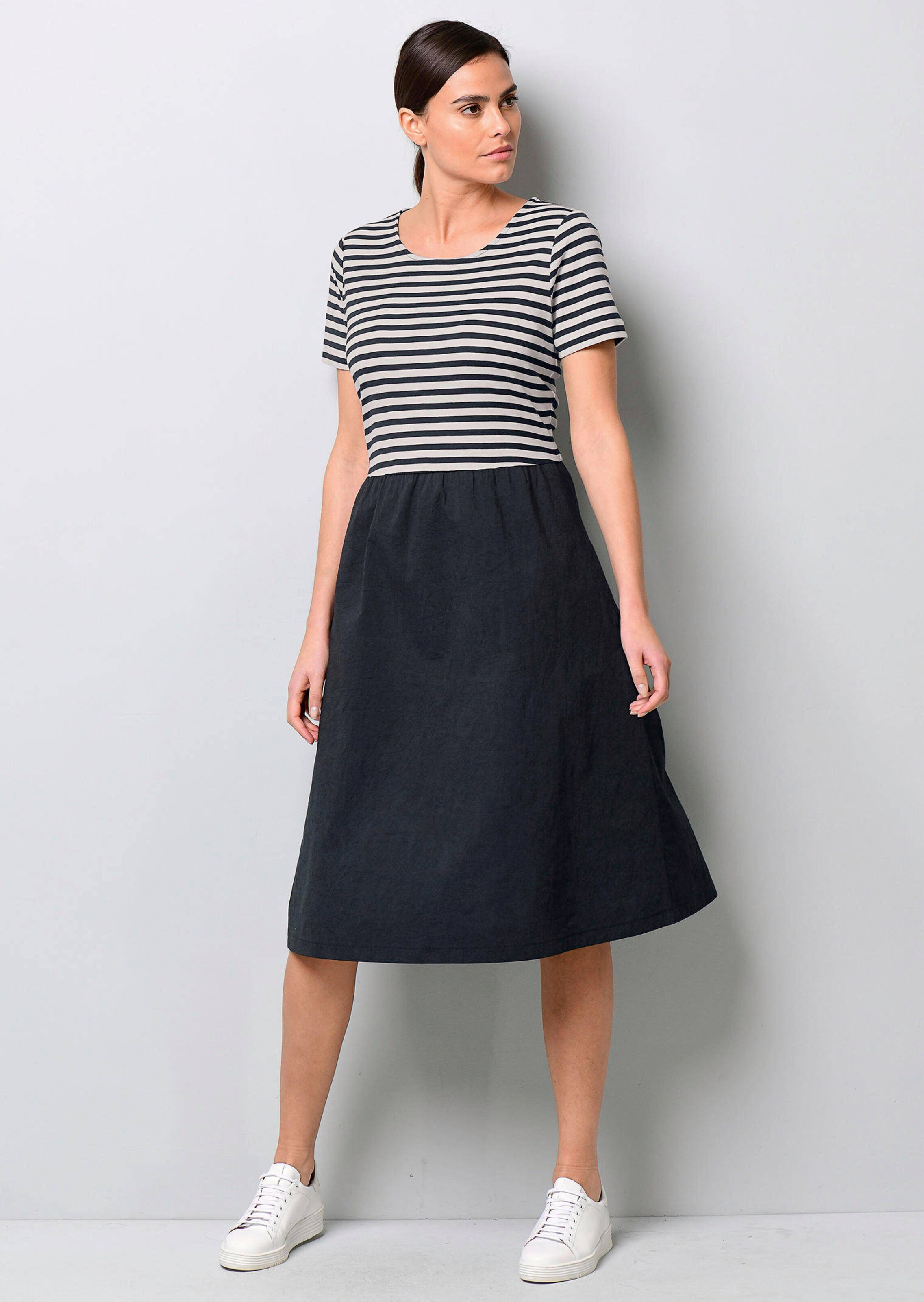 Jerseykleid mit Streifen