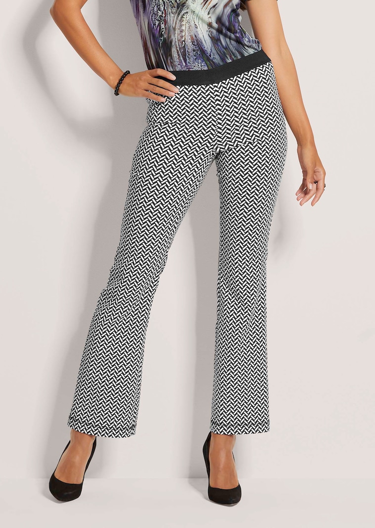 Ausgestellte Hose zum Schlüpfen