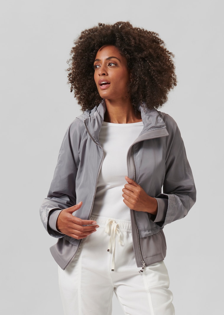 Outdoorjacke im Materialmix mit abnehmbarer Kapuze