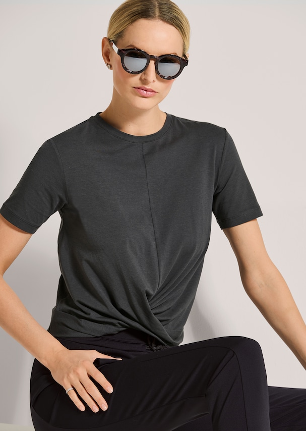 Feminines Sportshirt mit Wickeloptik 6