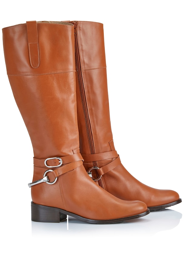Leather boots with decorative clasps