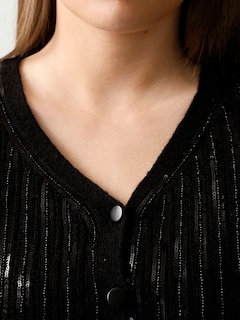 Strickjacke mit filigranem Paillettenbesatz thumbnail 5