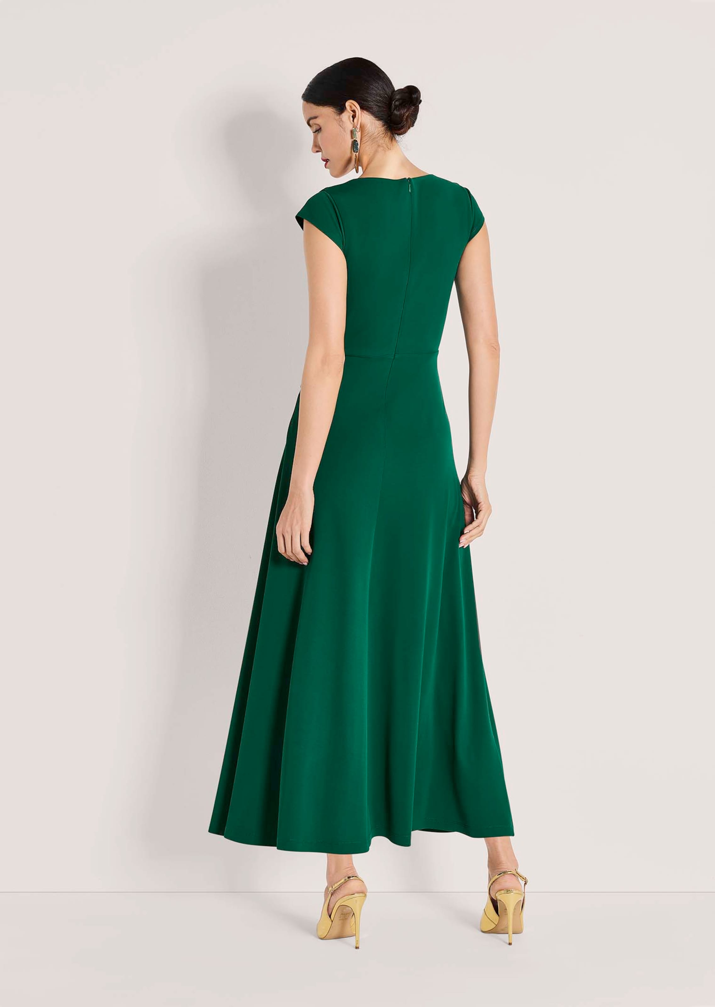 Dress in dark green | MADELEINE Fashion
