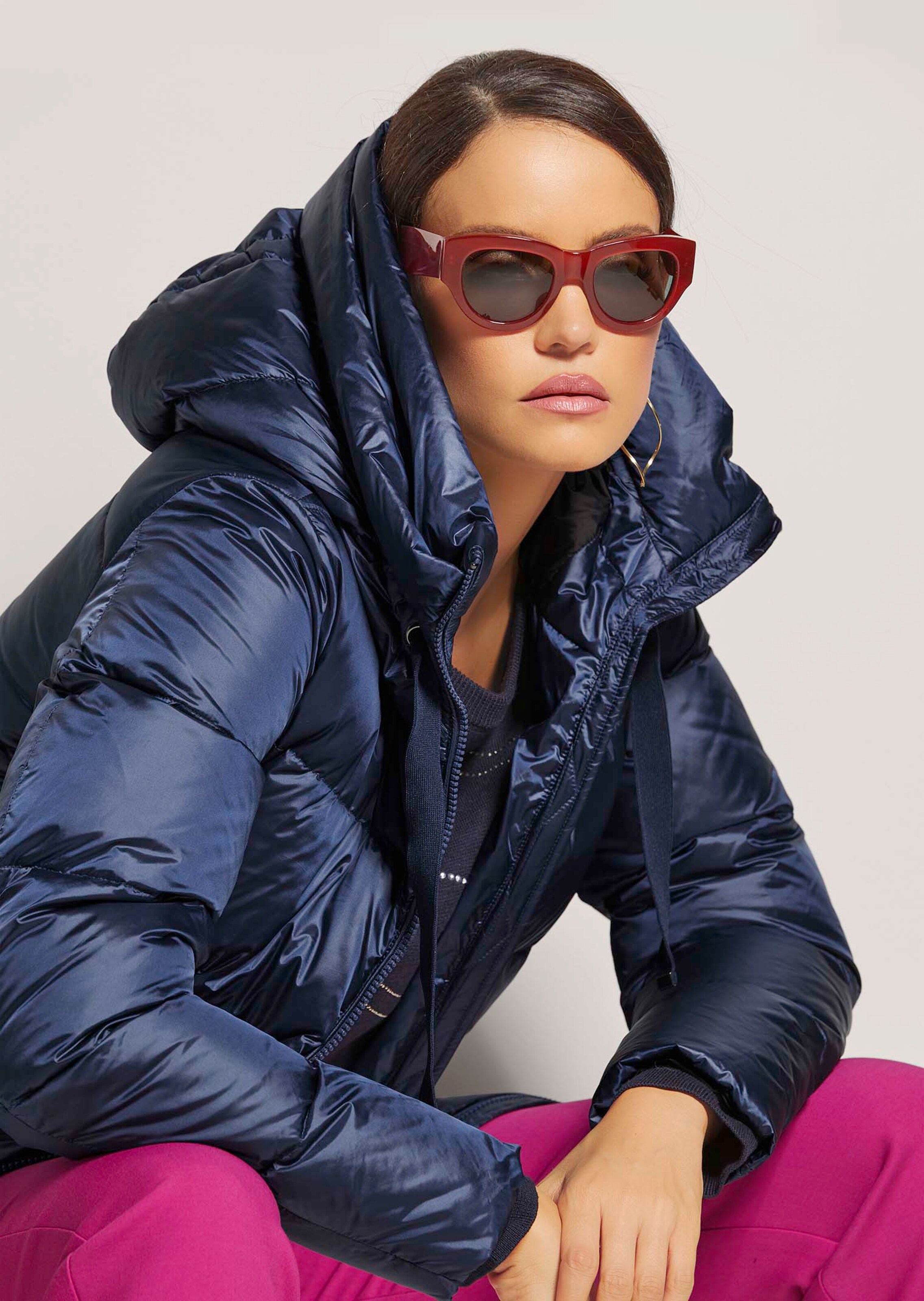 Quilted down jacket in navy | MADELEINE Fashion