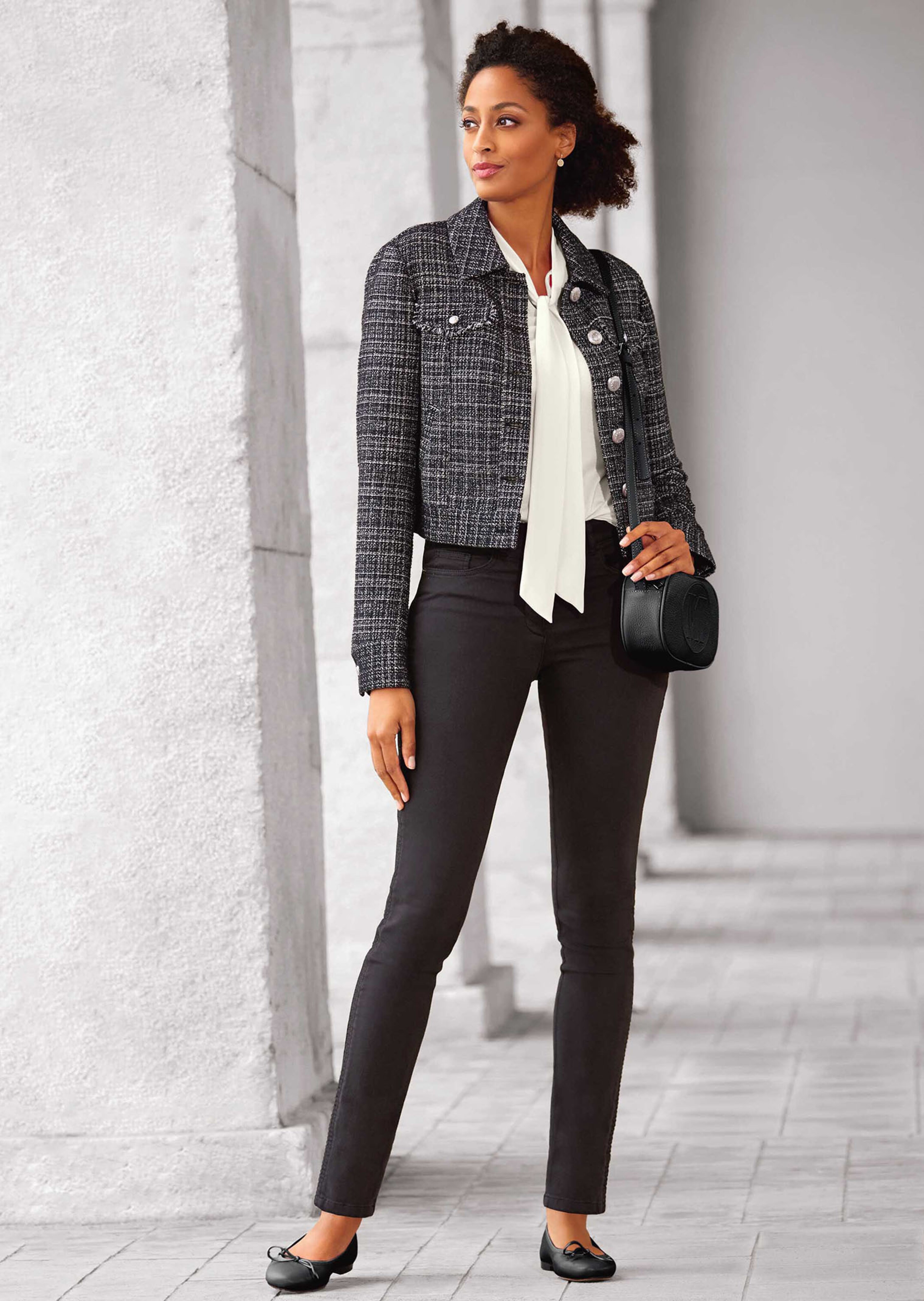 Schlanke Stretch-Jeans mit seitlicher Dekoration
