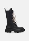 Hohe Stiefel mit unterschiedlichen Schnürsenkeln thumbnail 1