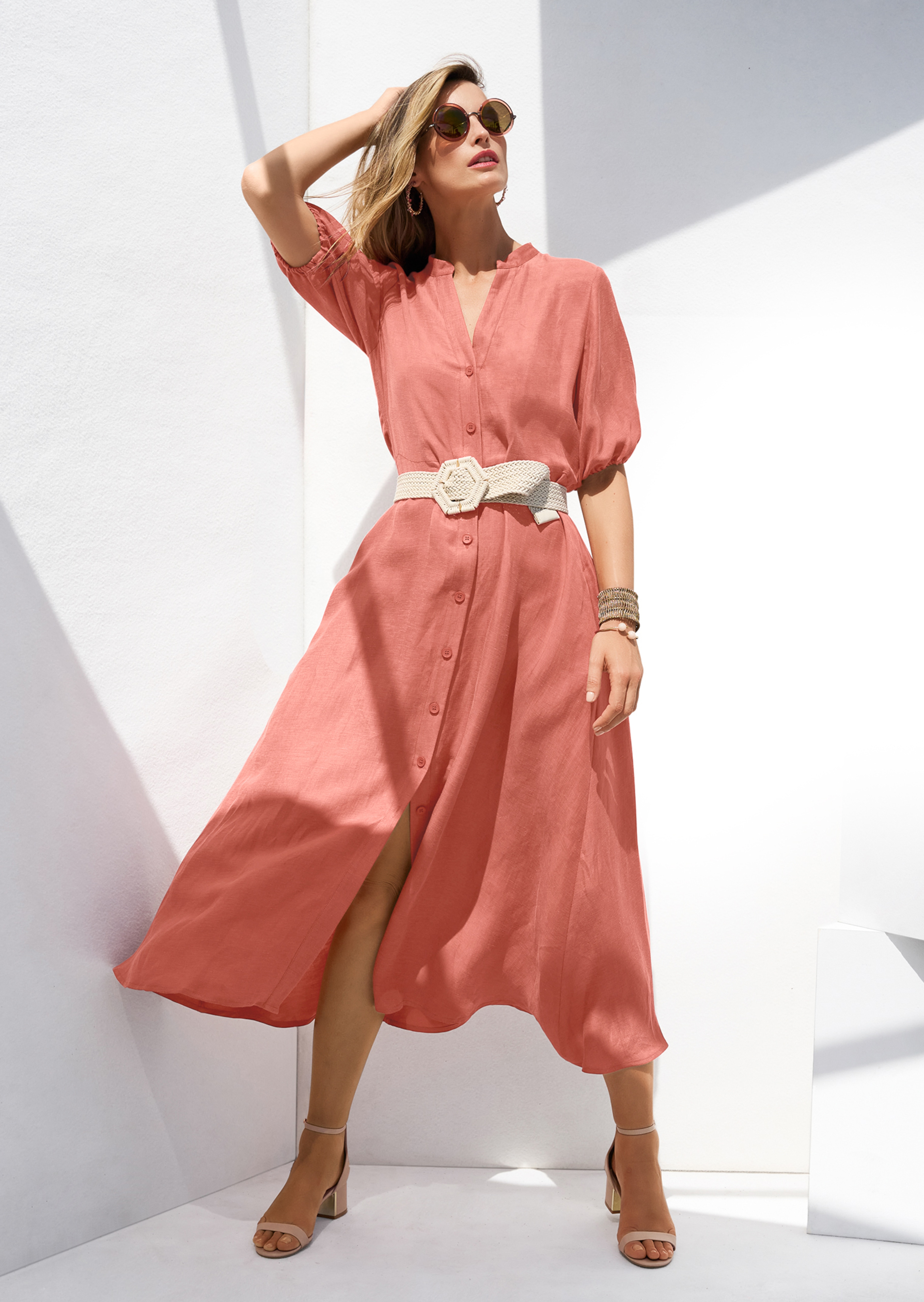 Langes Sommerkleid mit Stehkragen