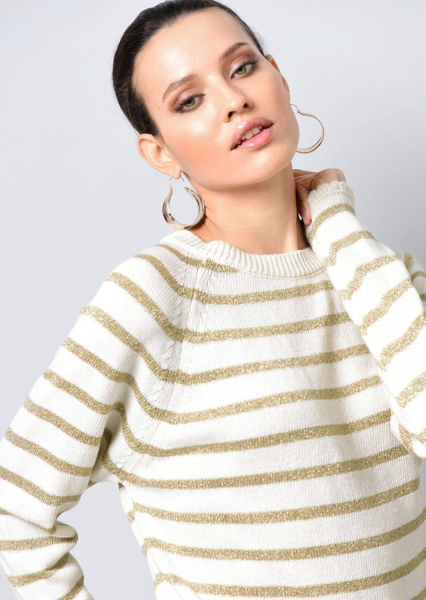 Pullover mit Streifen 3