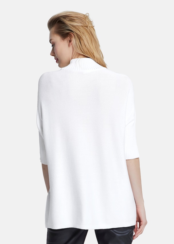 Short sleeve jumper with stand-up collar 2