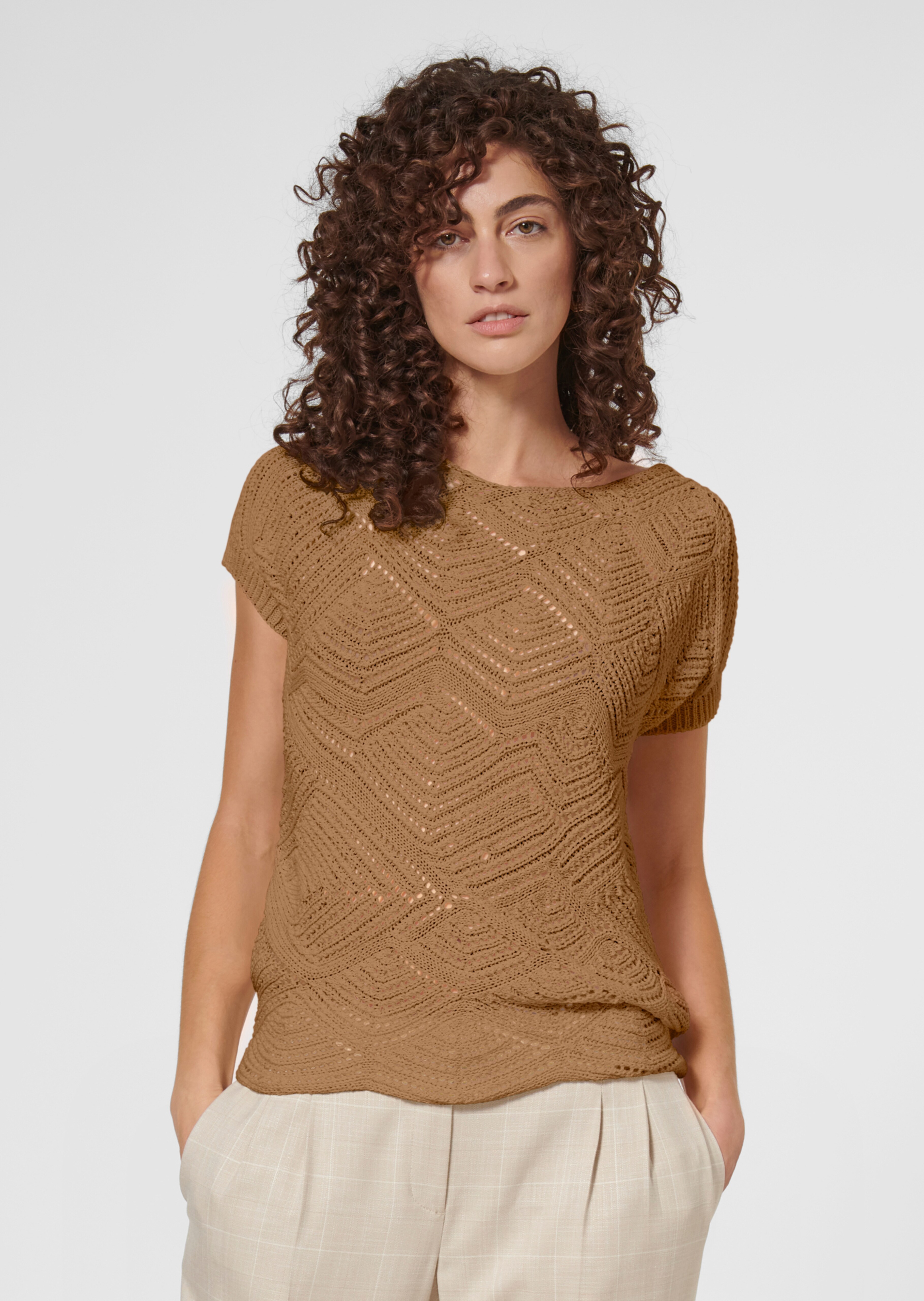 Short-sleeved jumper with wavy texture