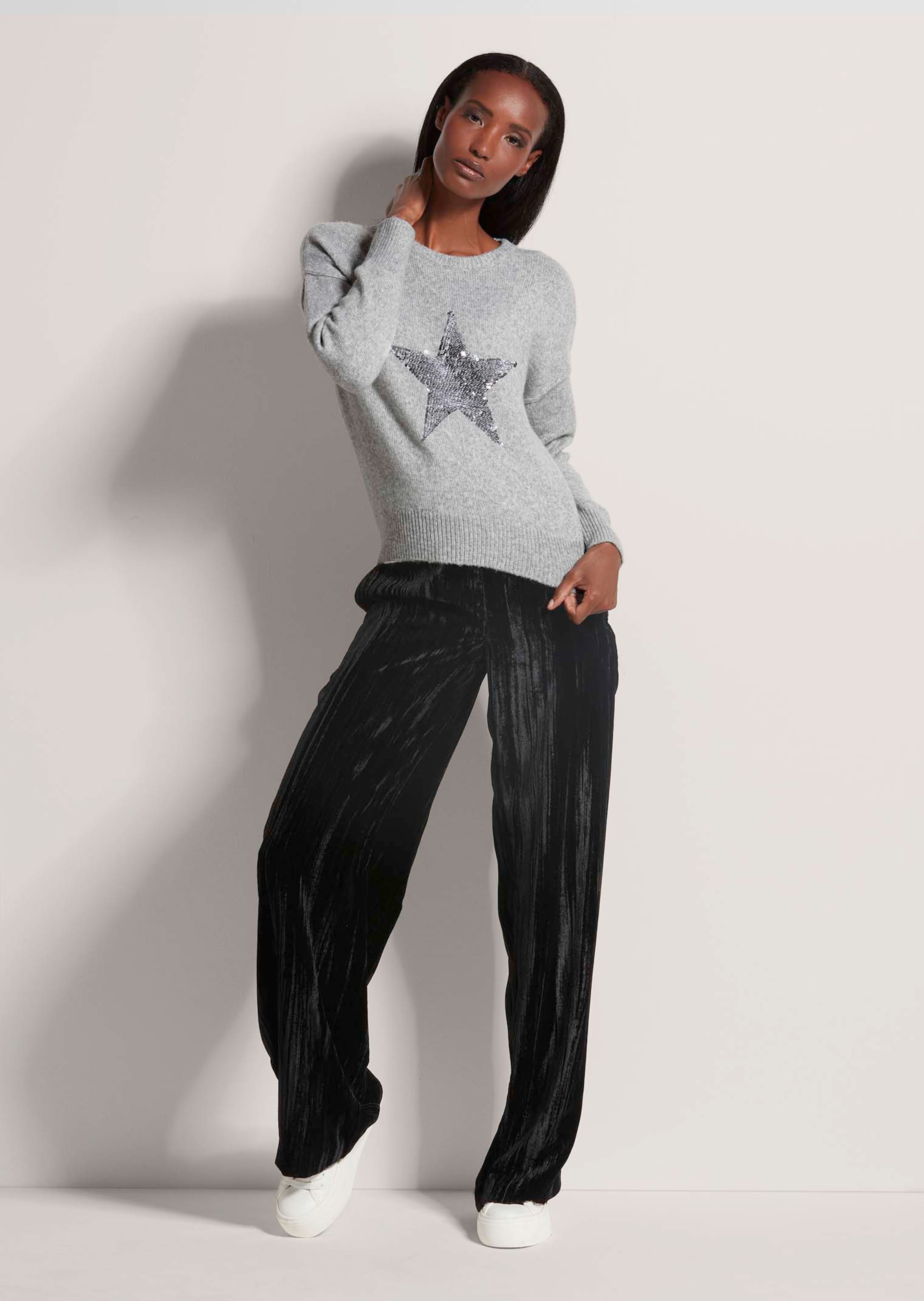 Rundhals-Pullover mit Stern