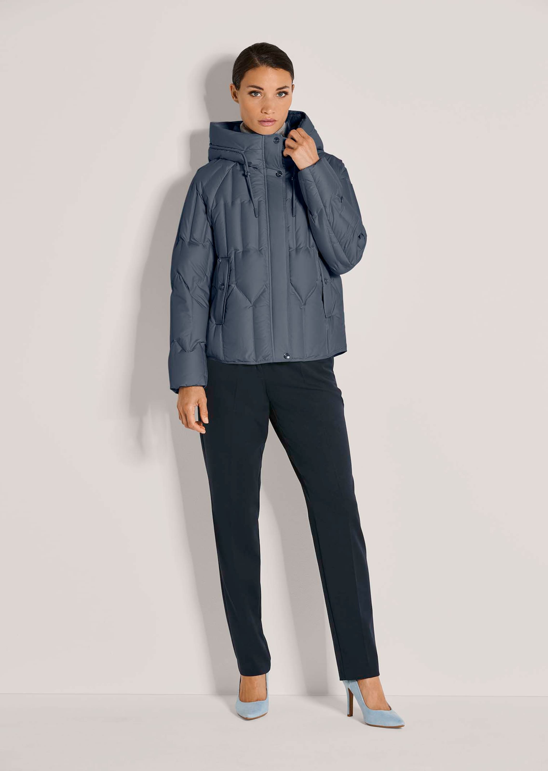 Ybing Doudoune Femme Couleur Unie Veste D'hiver à Capuche Épaisse Chaude Veste Matelassée Décontractée Manteau D'hiver Fermeture éclair Veste à Capuche Slim Veste D'hiver Vêtements D'extérieur M-3XL