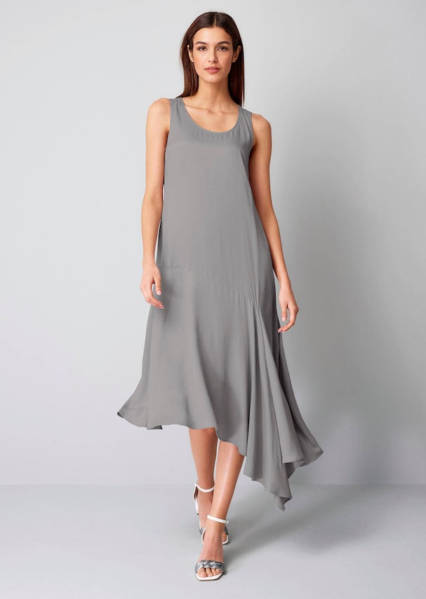 Kleid aus angenehmer Satinware 1