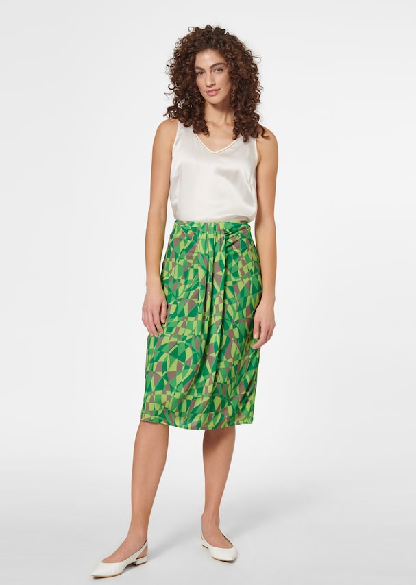 Slim skirt with unique print 1