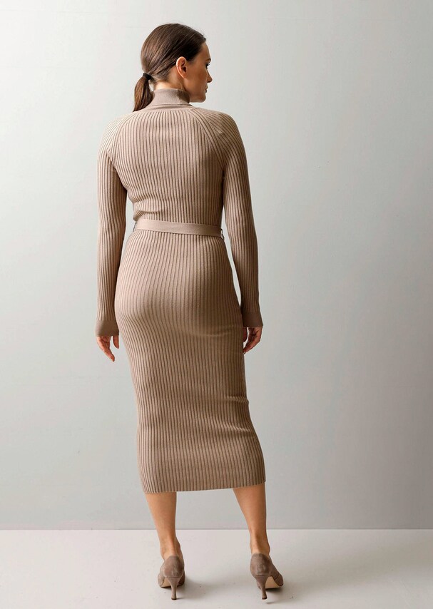 Strickkleid mir abnehmbarem Bindegürtel 2