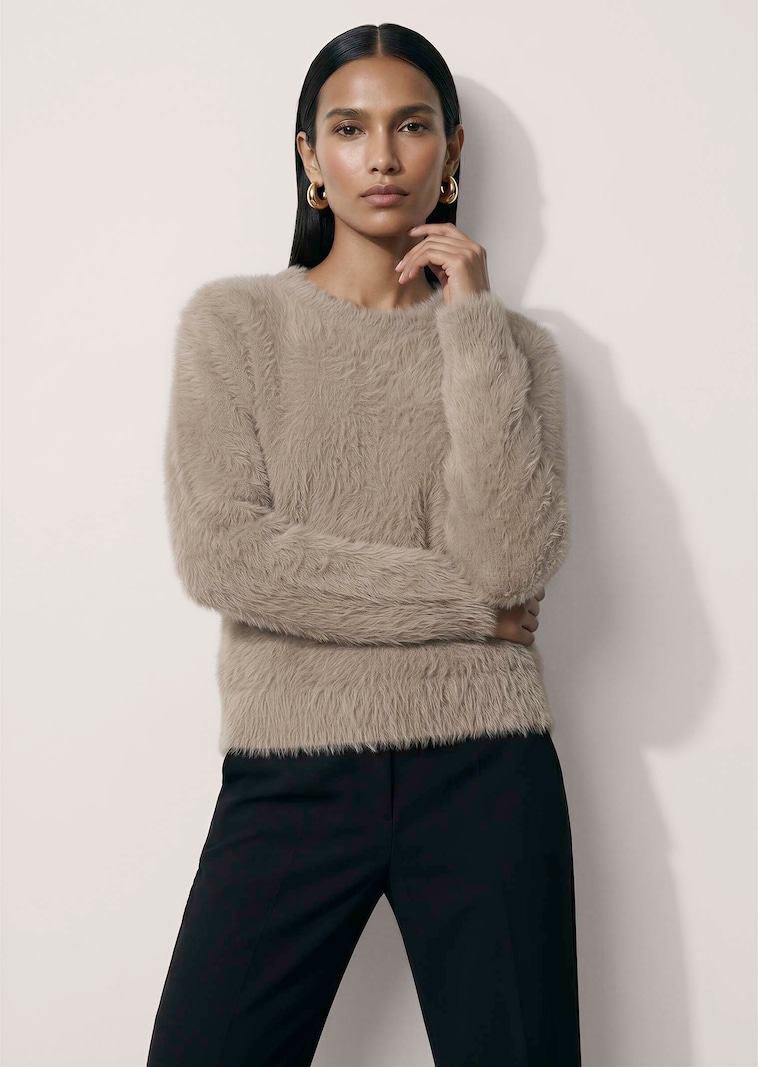 Fluffy jumper with cashmere
