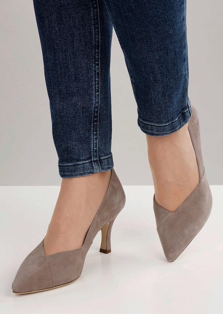 Pumps in V-Shape