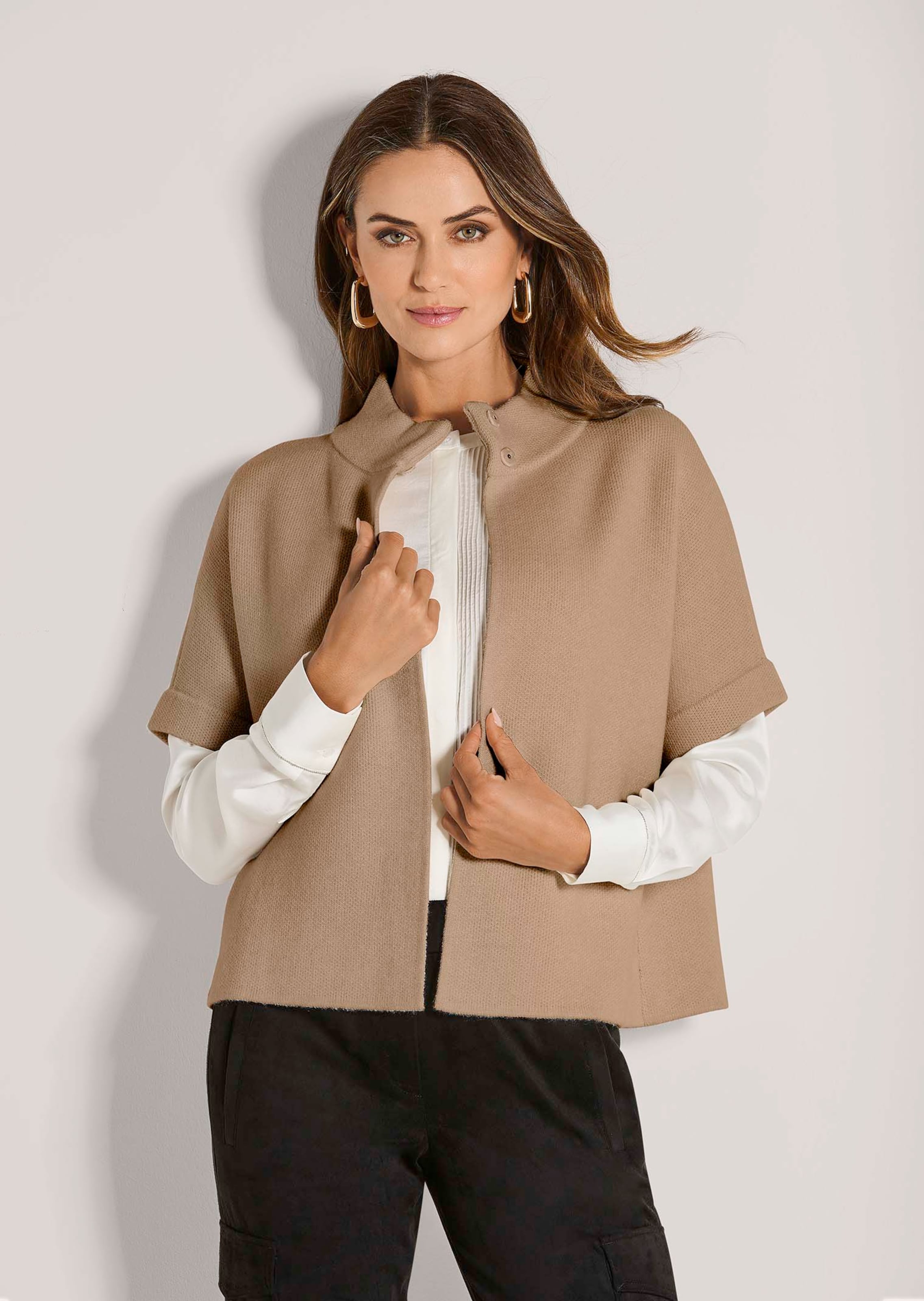 Korte vest in capevorm